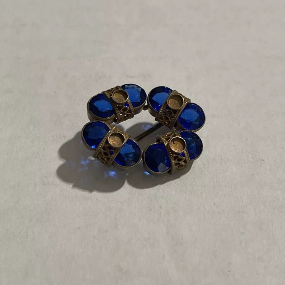 Elegant Blue Gemstone Pendant